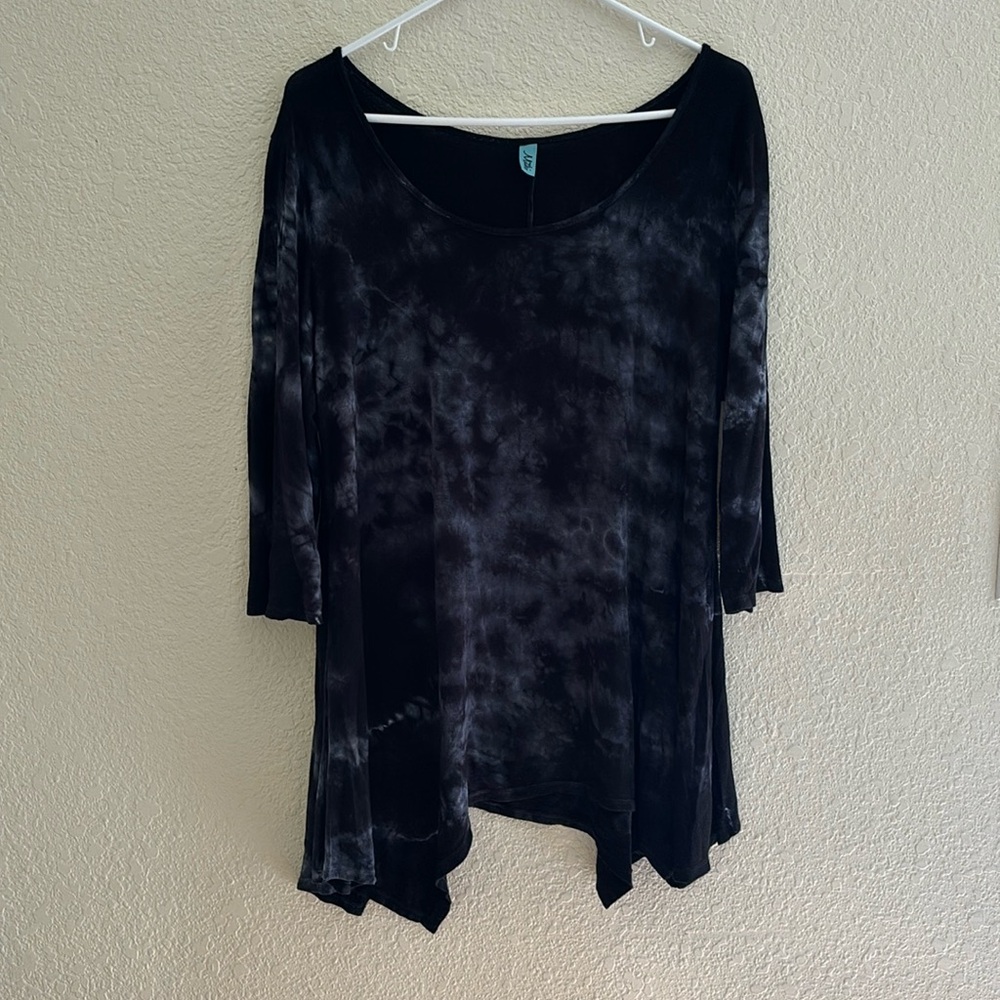 Mithi Handkerchief Cut 3/4 Sleeve Top